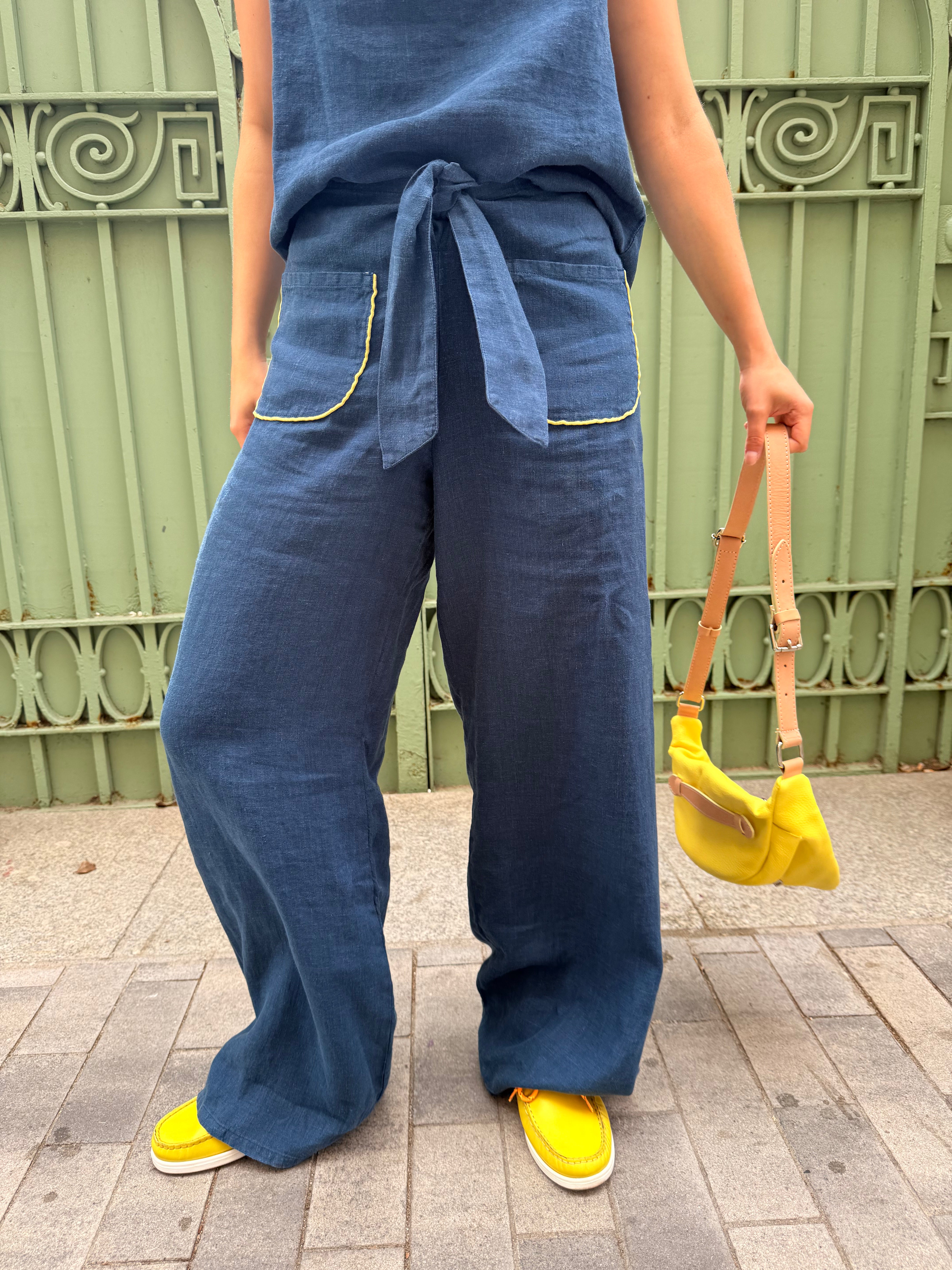 Blaue Leinenhose mit Schleife